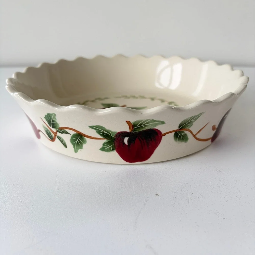 LTD Commodities Vintage Apple Ceramic Scalloped Pie Dish Baker Cream Red 9 Inch